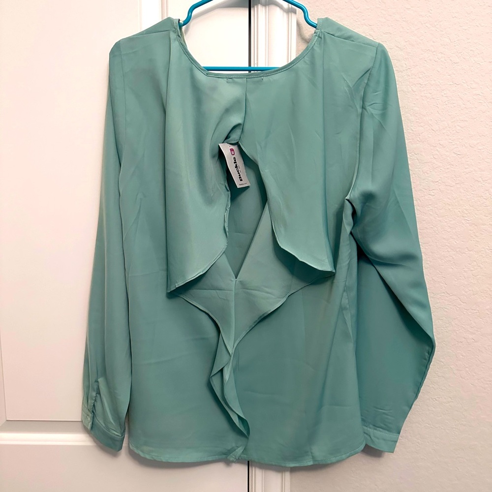 BNWT - BKE Green long sleeve blouse with cutout back - Large